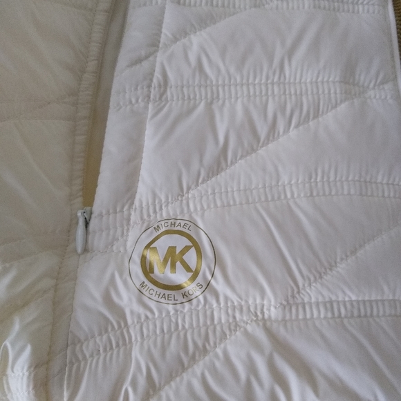 Women's quilted puffy vest NWOT Michael kors - Picture 2 of 9